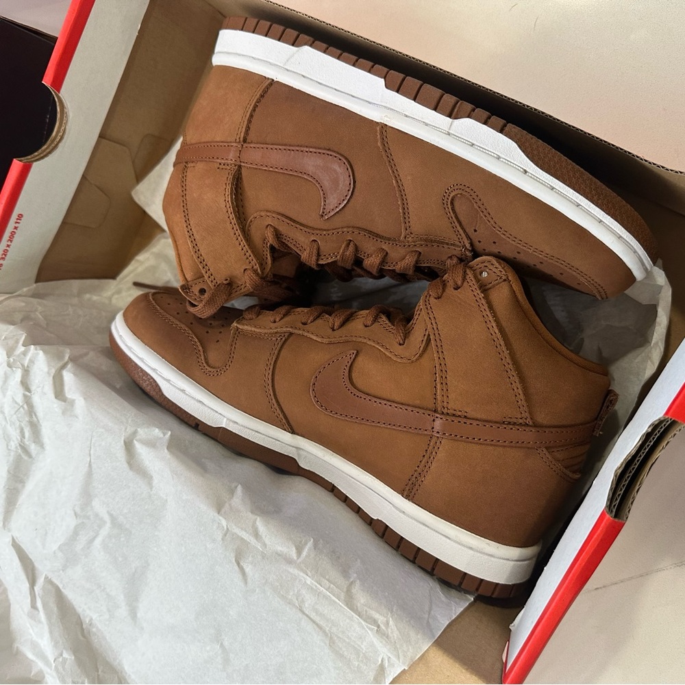 Nike Pecan